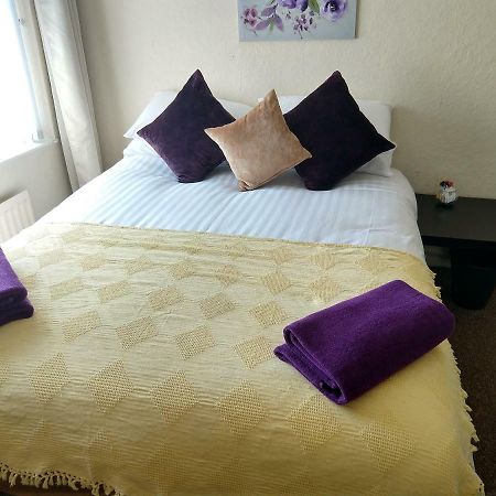 Rowe Gardens - Self Catering - Guesthouse Style - Comfortable Twin Or Double Rooms - Quiet Residential Area Workington Exteriér fotografie