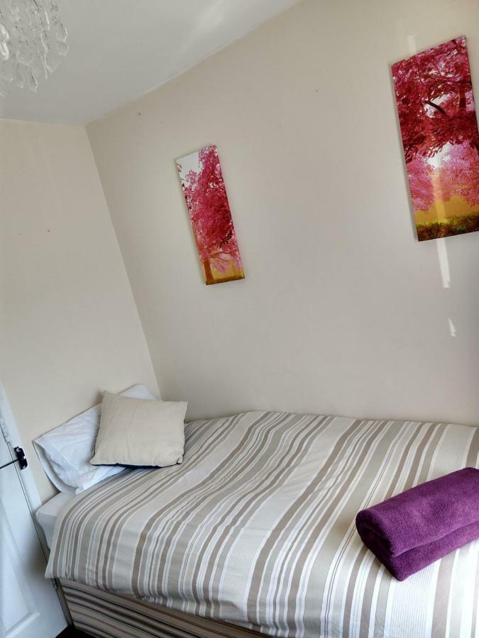 Rowe Gardens - Self Catering - Guesthouse Style - Comfortable Twin Or Double Rooms - Quiet Residential Area Workington Exteriér fotografie