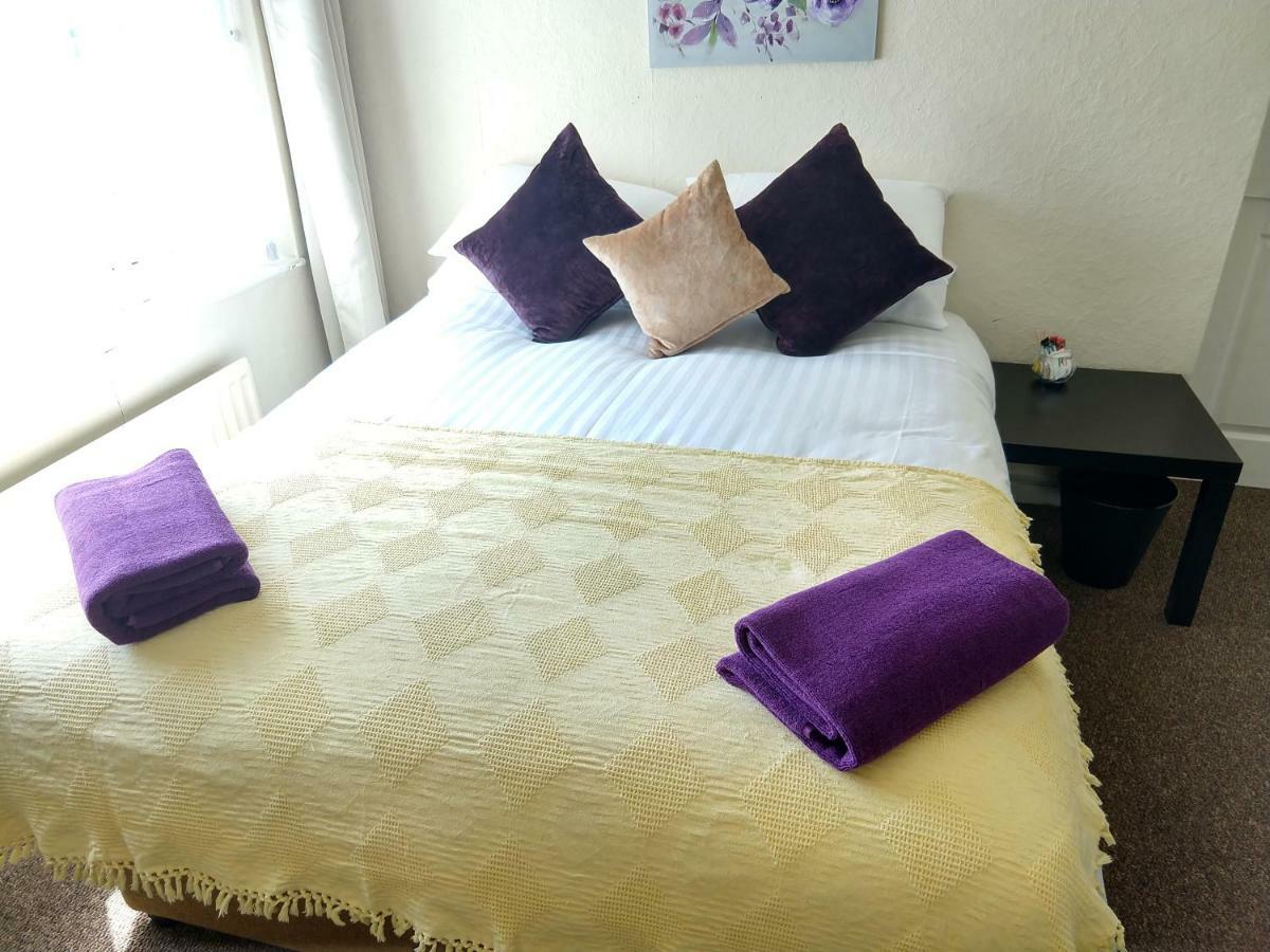 Rowe Gardens - Self Catering - Guesthouse Style - Comfortable Twin Or Double Rooms - Quiet Residential Area Workington Exteriér fotografie