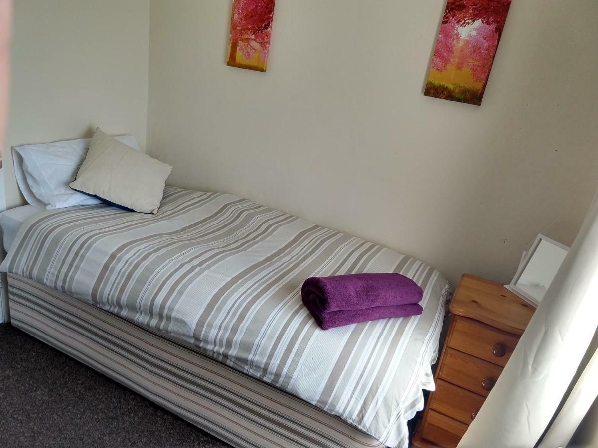 Rowe Gardens - Self Catering - Guesthouse Style - Comfortable Twin Or Double Rooms - Quiet Residential Area Workington Exteriér fotografie