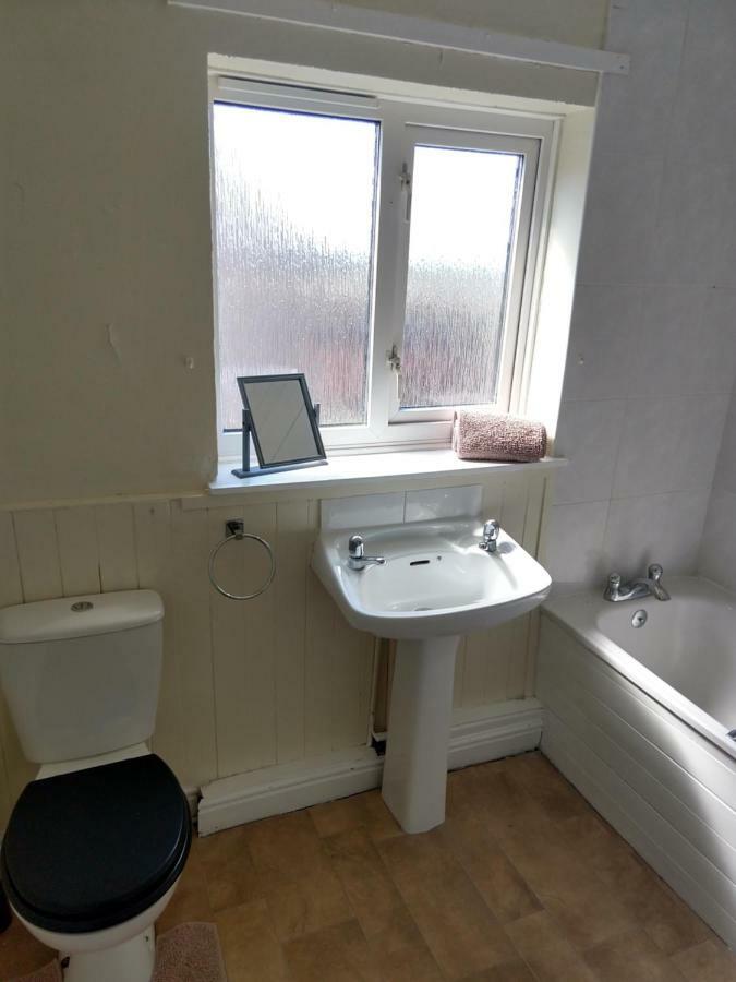 Rowe Gardens - Self Catering - Guesthouse Style - Comfortable Twin Or Double Rooms - Quiet Residential Area Workington Exteriér fotografie